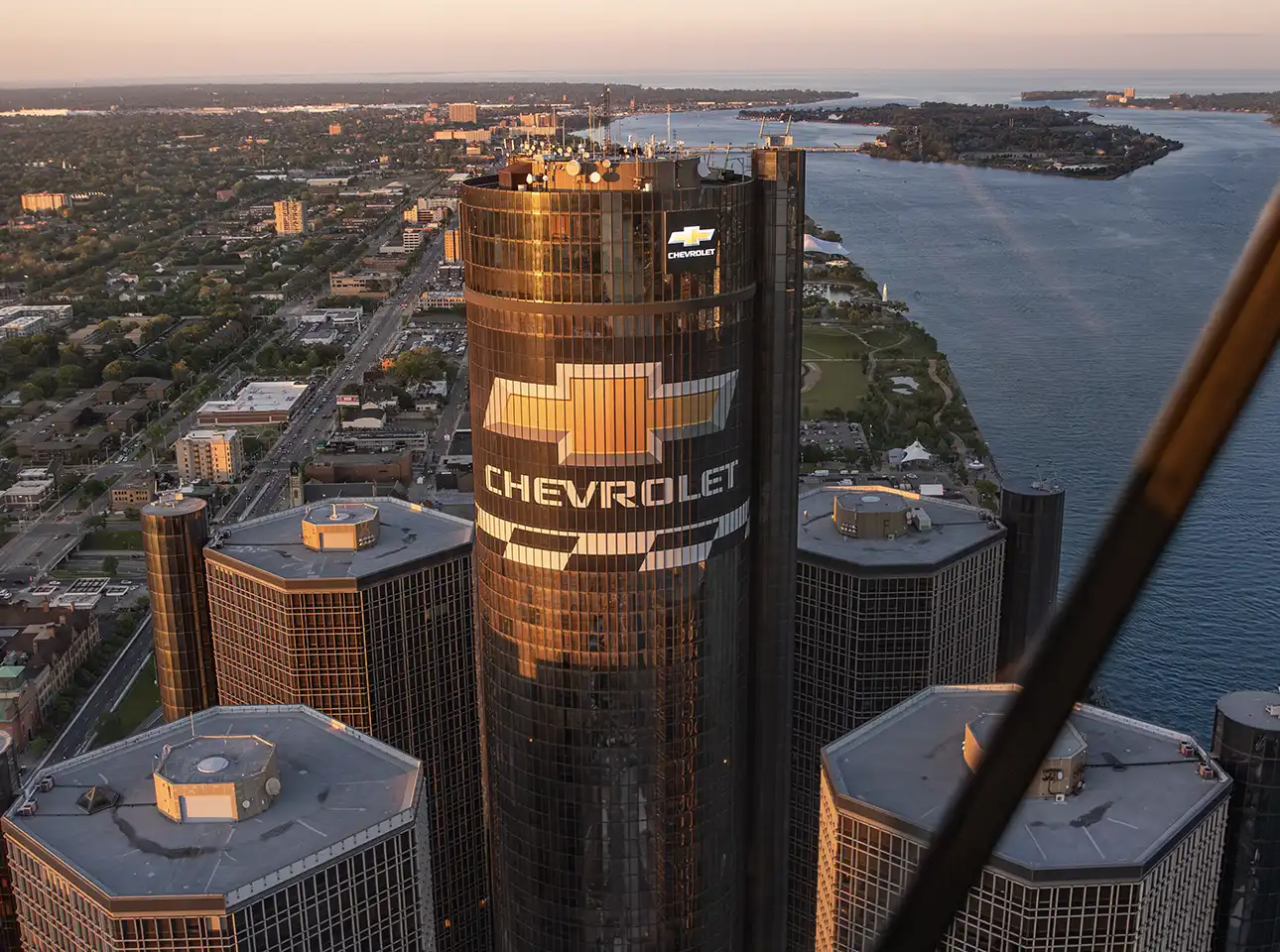 Detroit Skyline Tour Helicopter Ride | MyFlight Tours